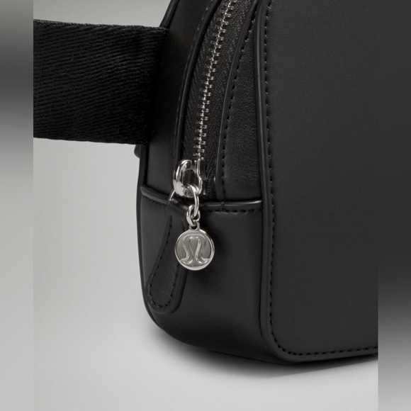 Lululemon Everywhere Belt Bag Cactus Material 1L - Picture 8 of 12